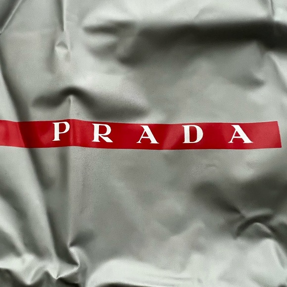 Prada - Picture 2 of 3
